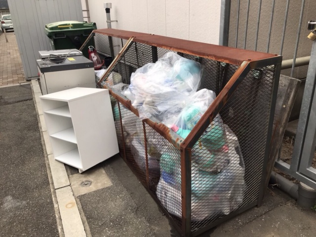 事務所から排出される金属くずと廃プラスチック類