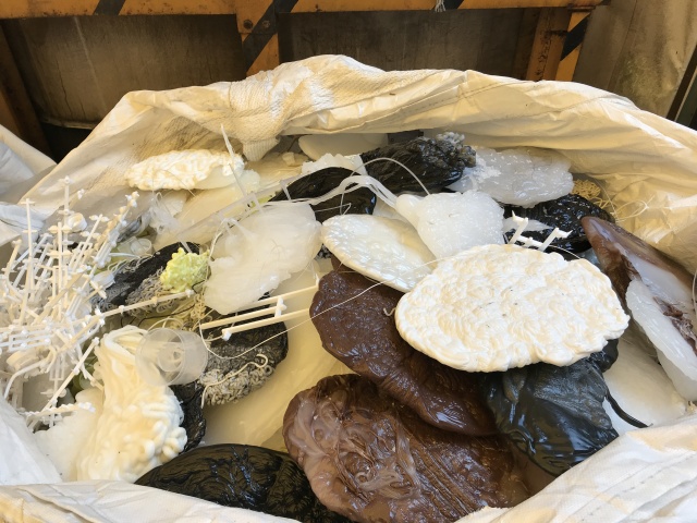 プラスチック製造会社から排出された廃プラスチック