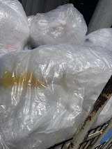 衣服クリーニング店から排出された廃棄物