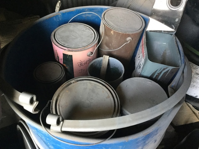 塗装会社から排出された廃棄物