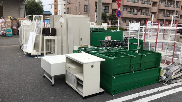 店舗改装によるスクラップ