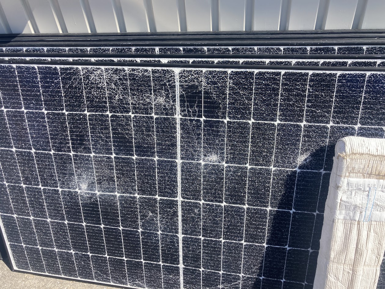 【電気設備工事業者】ソーラーパネルの引取をしていただきました。